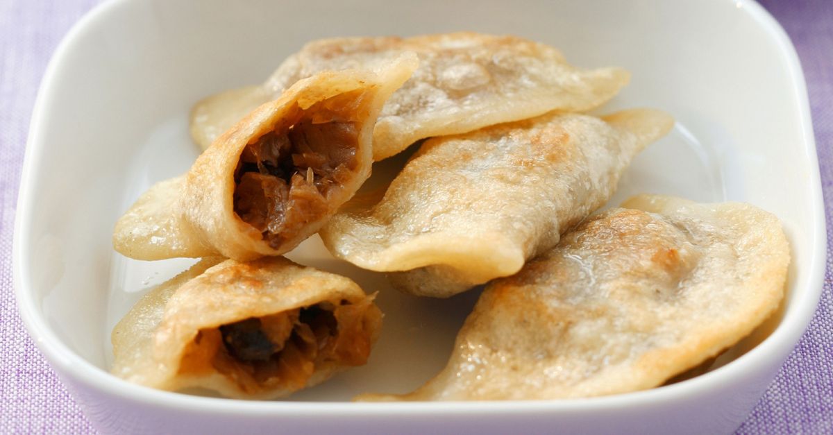 Polnische Teigtaschen mit Sauerkraut-Pilz-Füllung Rezept | EAT SMARTER