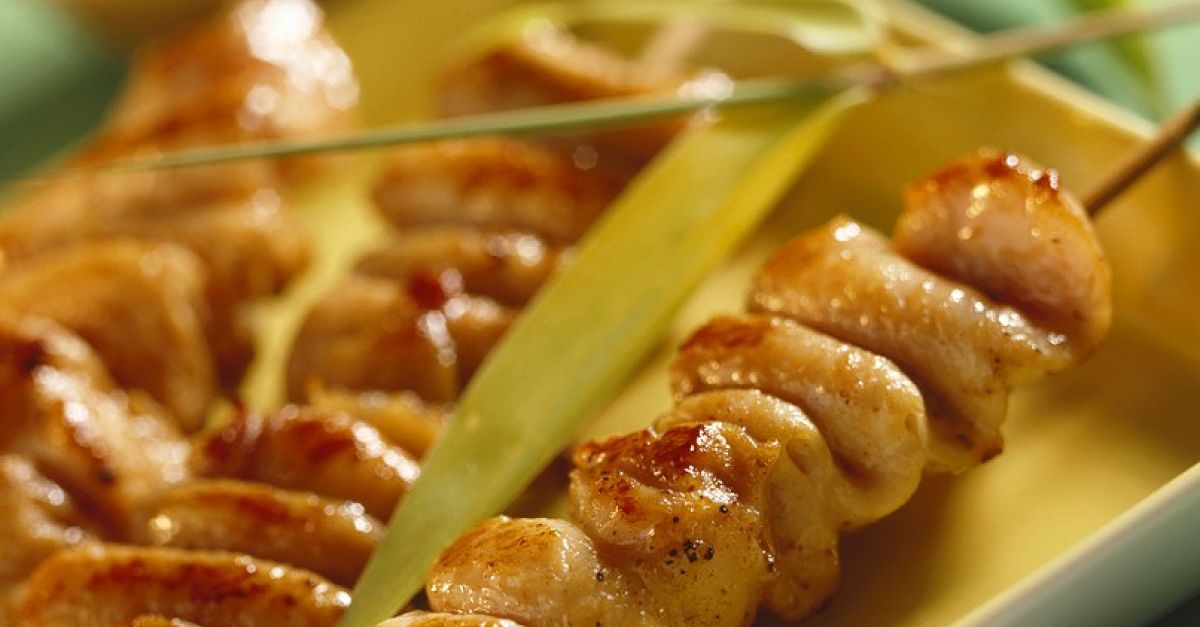Putenspieß mit Kokos-Erdnusssauce Rezept | EAT SMARTER