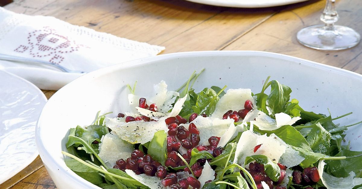 Raukesalat mit Granatapfel und Parmesan Rezept | EAT SMARTER Raukesalat mit Granatapfel und Parmesan Rezept | EAT SMARTER