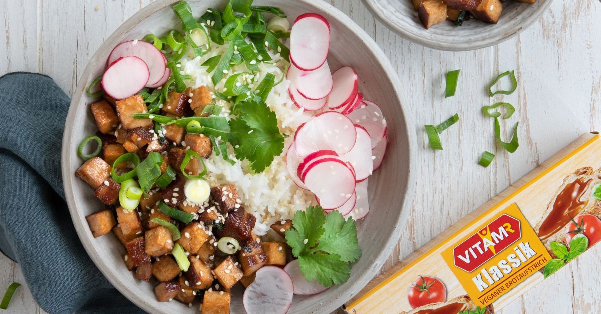 Reisbowl mit mariniertem Vitam-Tofu und Sesam | EAT SMARTER