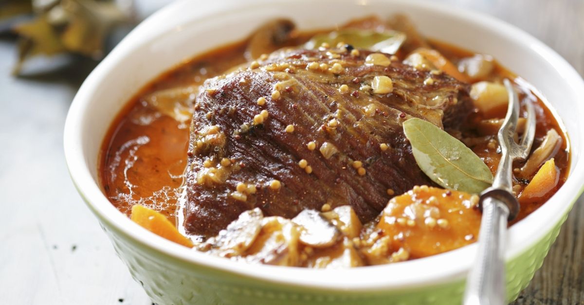 Rinderbraten mit Biersoße und Karotten Rezept | EAT SMARTER