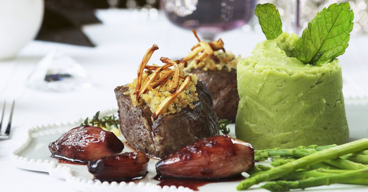 Rinderlende mit Erbsen-Kartoffelbrei Rezept | EAT SMARTER
