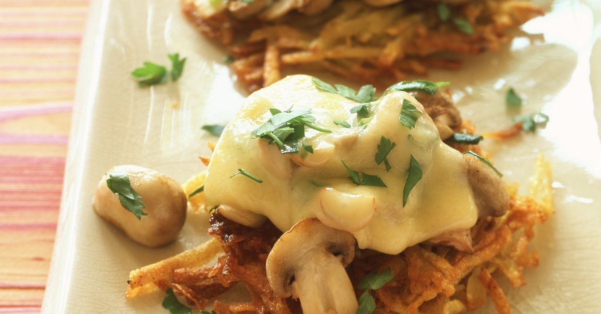 Rösti mit Champignons und Käse überbacken Rezept | EAT SMARTER