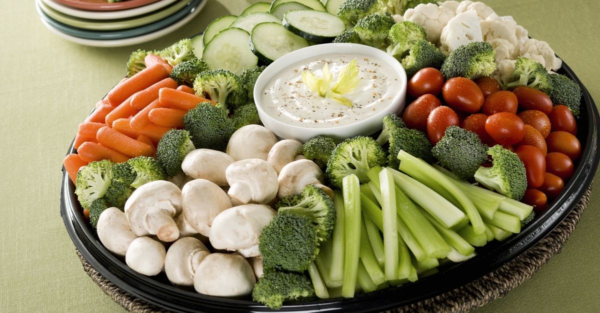 Rohkost-Gemüse mit Quarkdip Rezept | EAT SMARTER
