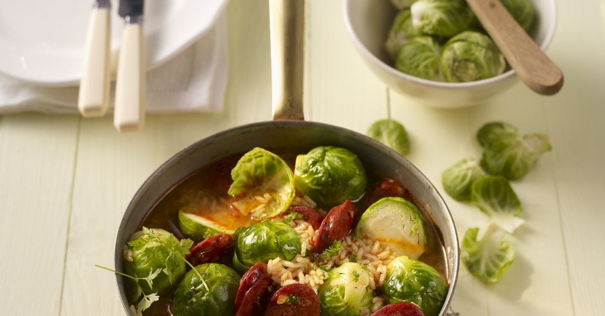 Rosenkohl-Reis-Topf mit Chorizo Rezept | EAT SMARTER