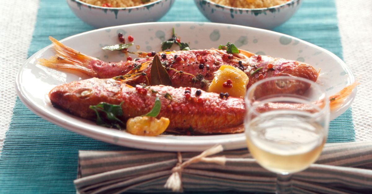 Rotbarben mit Rosinen-Couscous Rezept | EAT SMARTER