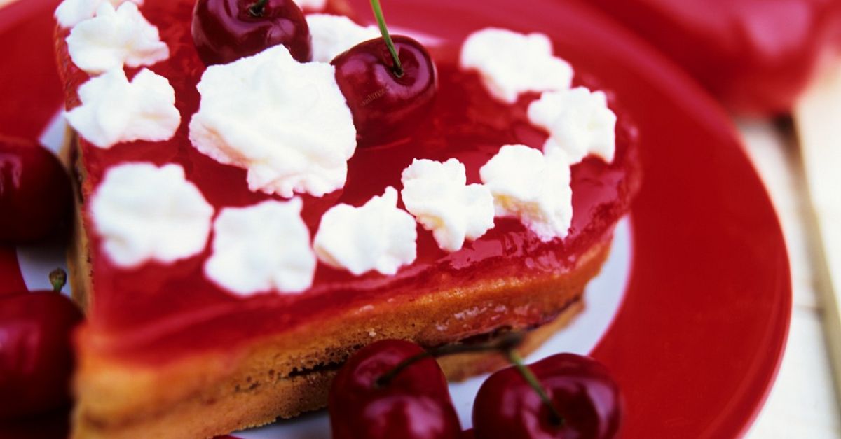 Roter Herzkuchen Rezept | EAT SMARTER