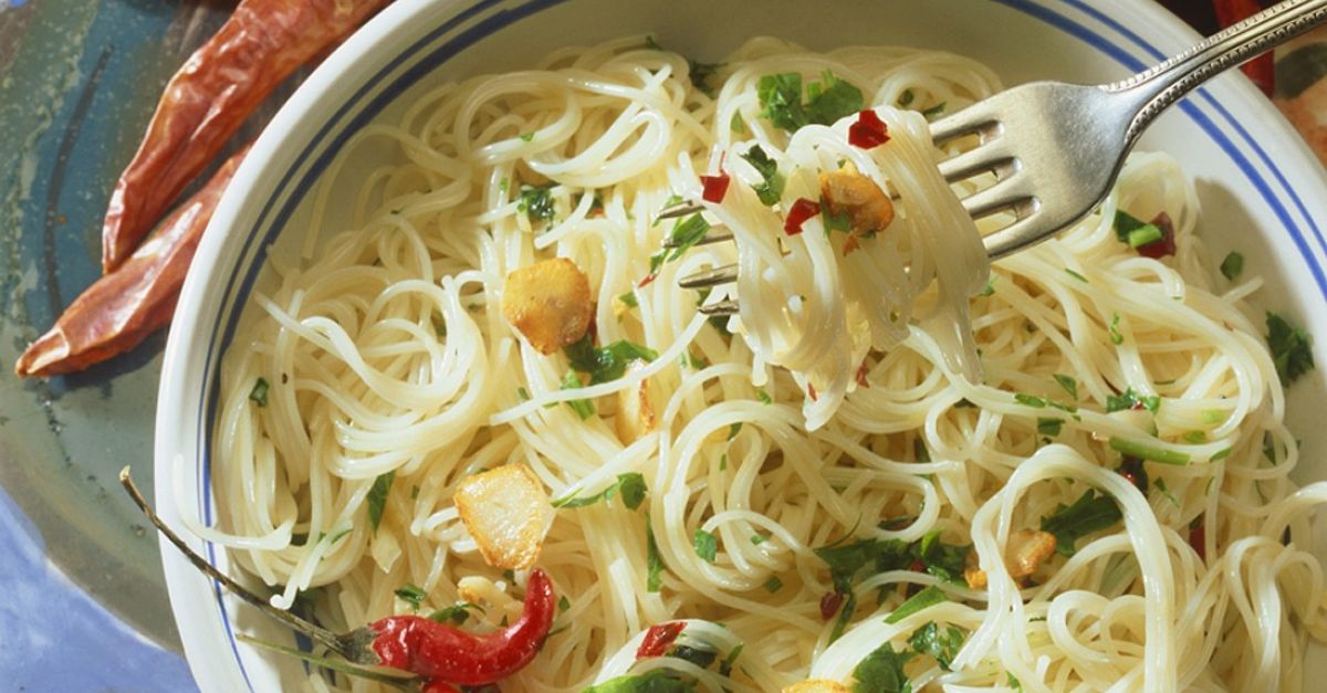 Scharfe Knoblauch-Spaghetti Rezept | EAT SMARTER