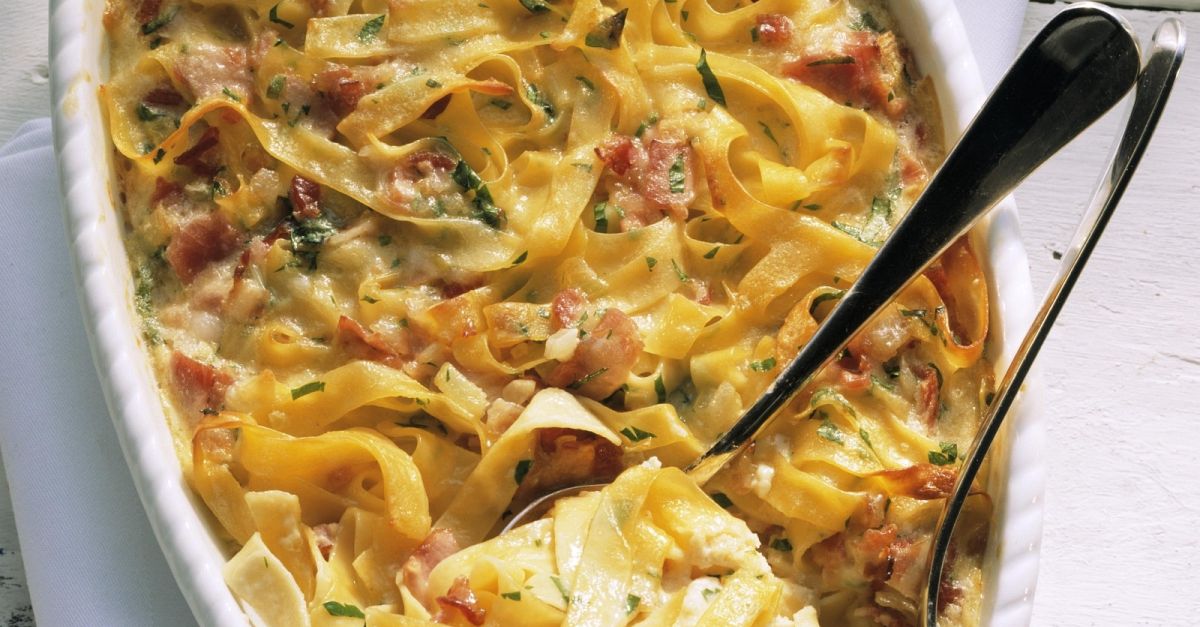 Schinken-Nudel-Gratin mit Basilikum Rezept | EAT SMARTER