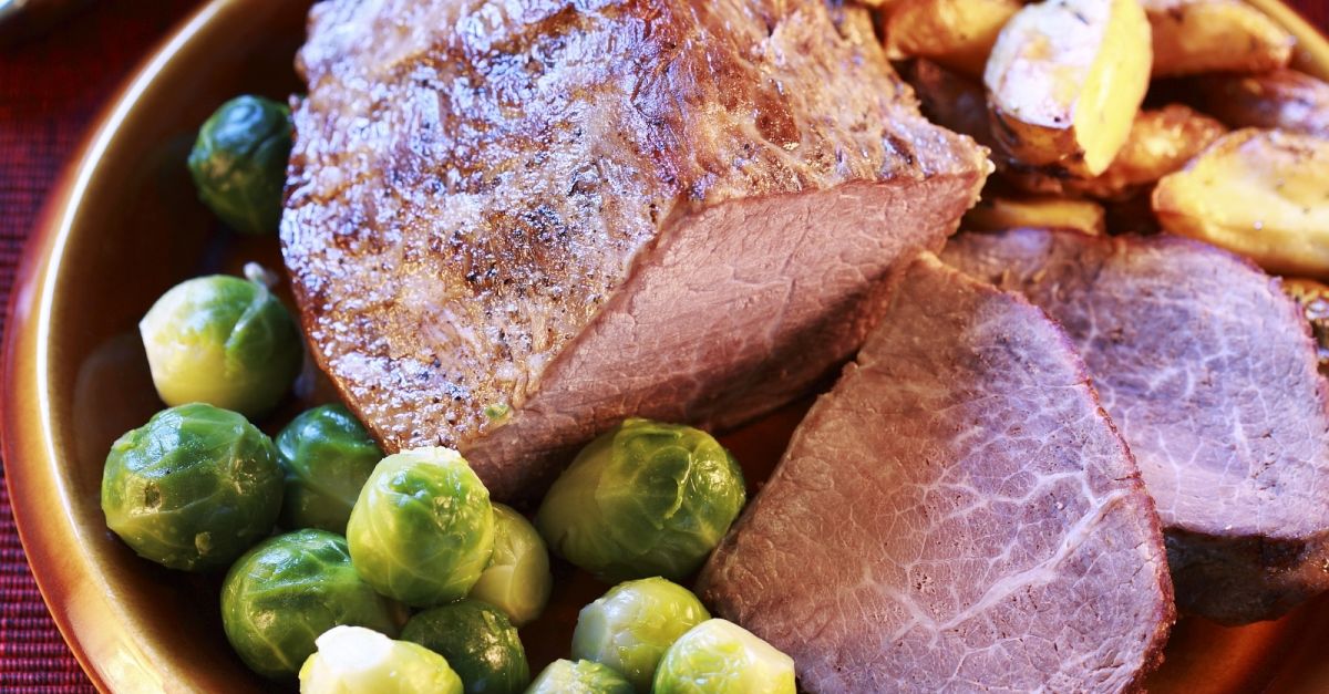 Schinkenbraten mit Sprossenkohl Rezept | EAT SMARTER