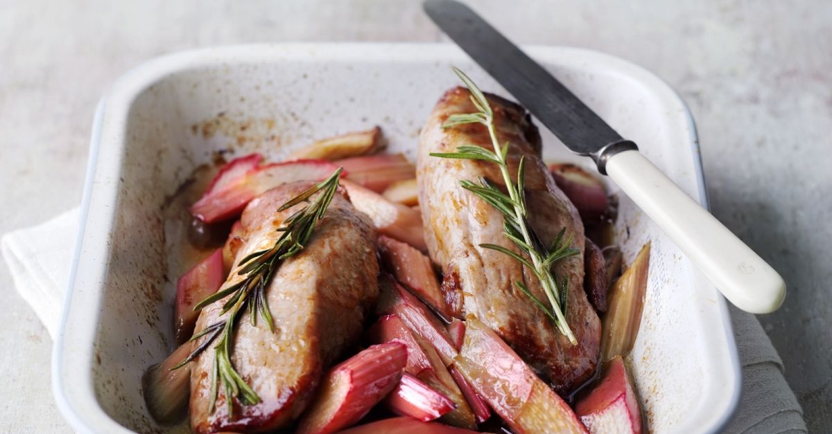 Schweinelende mit Rhabarber Rezept | EAT SMARTER