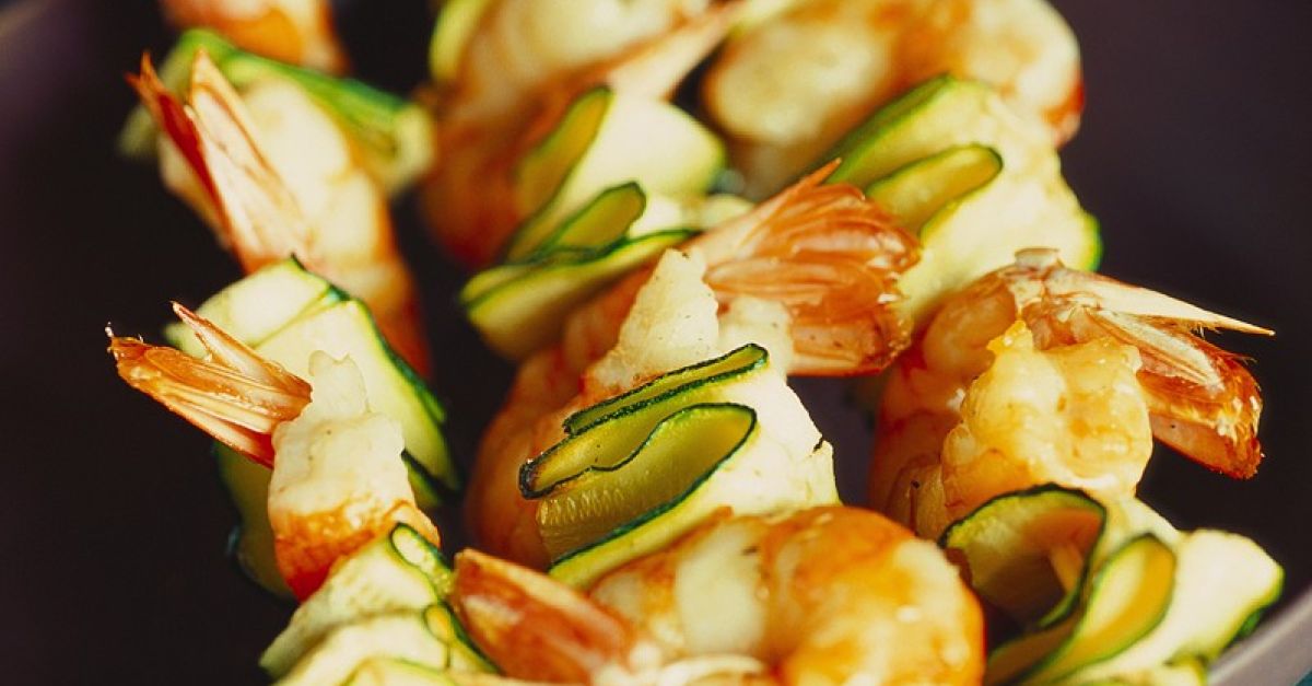 ShrimpsSpieße mit Zucchini Rezept EAT SMARTER