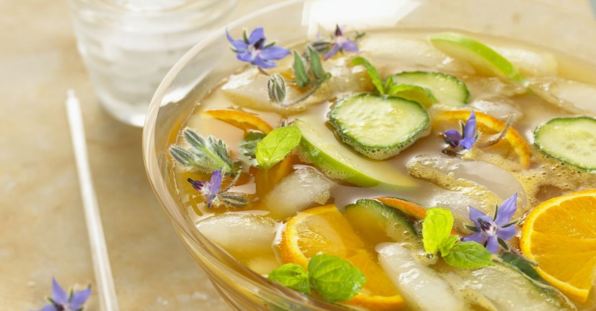 Sommerliche Bowle Rezept | EAT SMARTER