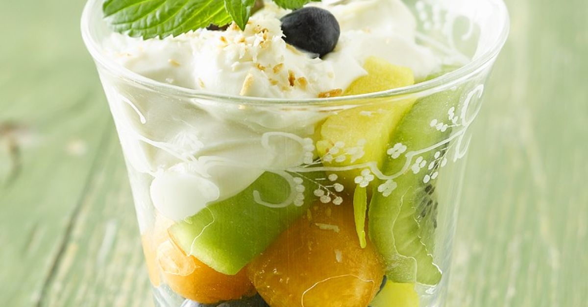 Sommerlicher Obstsalat mit Minze Rezept | EAT SMARTER