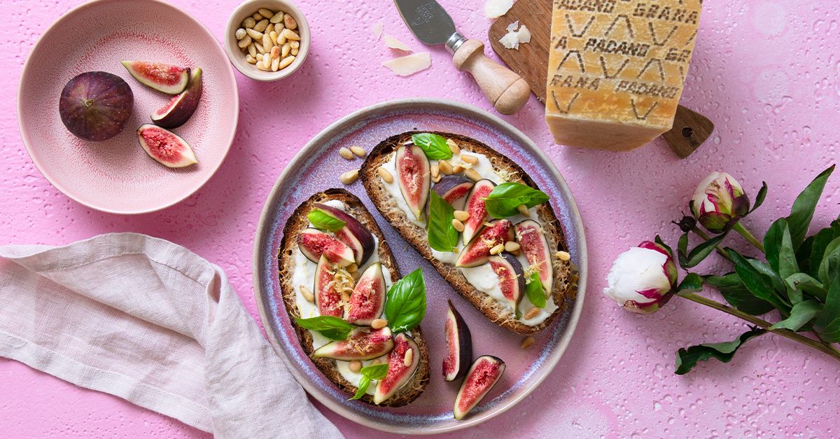 Belegte Brote mit Feigen und Grana-Padano-Creme Rezept | EAT SMARTER
