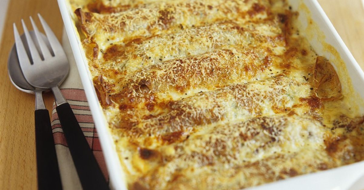 Spnat-Pfannkuchen mit Käsesauce überbacken Rezept | EAT SMARTER