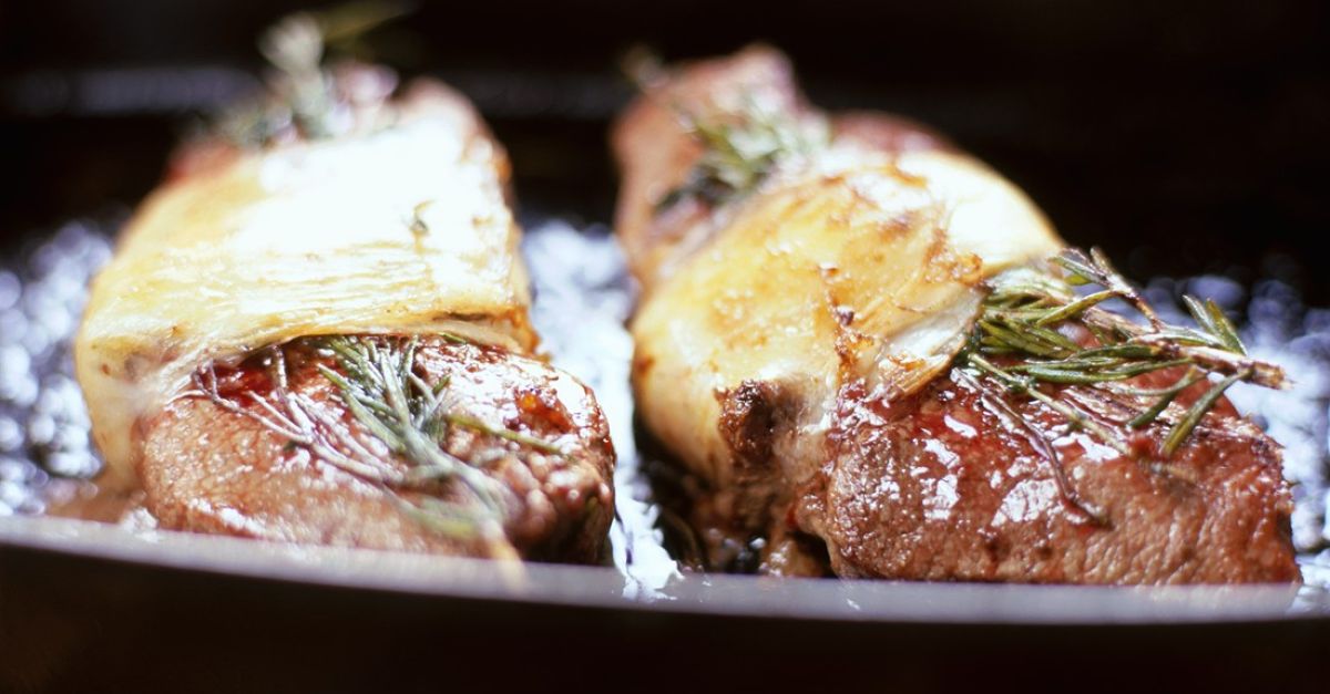 Steaks mit Käse Rezept | EAT SMARTER