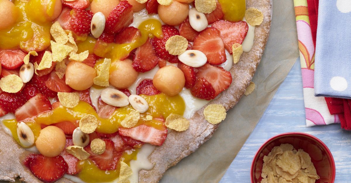 Süße Pizza »Schlaraffenland« Rezept | EAT SMARTER