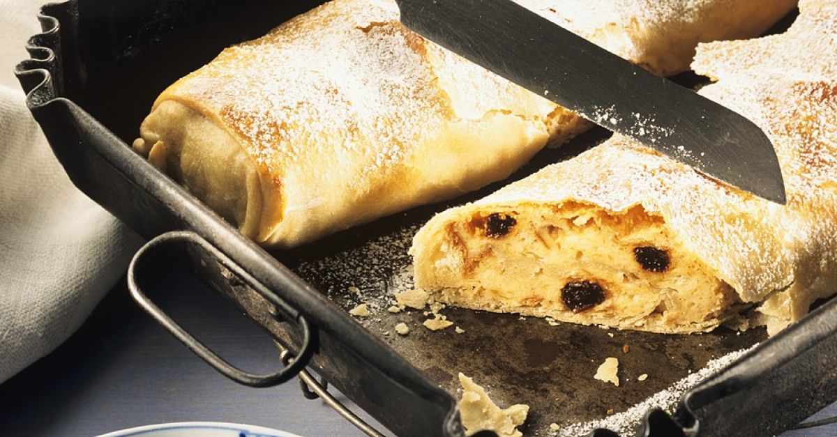 Süßer Strudel Rezept | EAT SMARTER Süßer Strudel Rezept | EAT SMARTER
