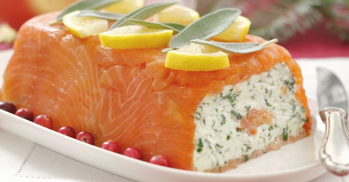 Terrine mit geräuchertem Lachs und Kräuterfrischkäse Rezept | EAT SMARTER