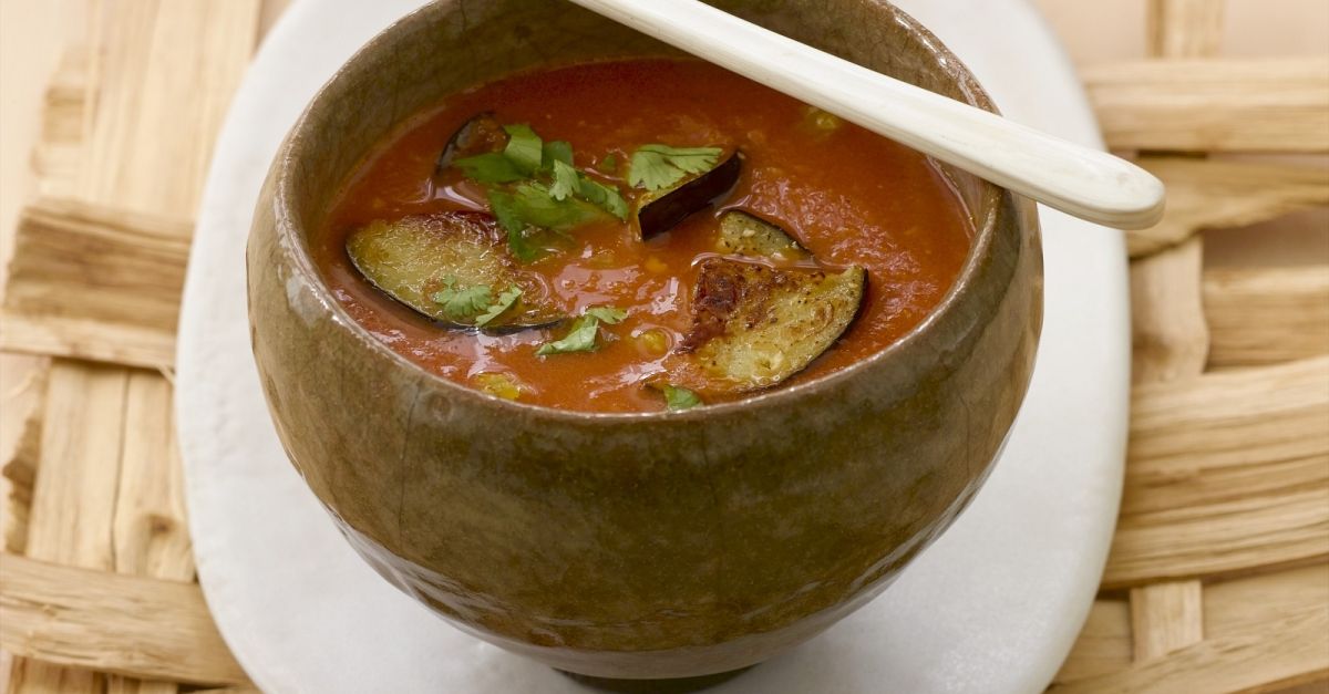 Tomaten-Auberginen-Suppe Rezept | EAT SMARTER
