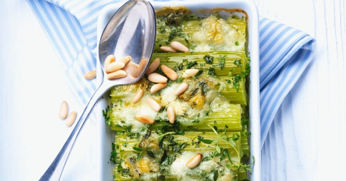 Überbackener Staudensellerie mit Kräutern Rezept EAT SMARTER