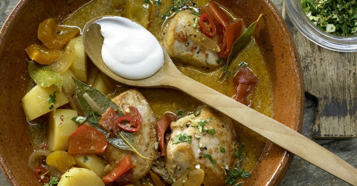 Ungarisches Hähnchenragout Rezept | EAT SMARTER