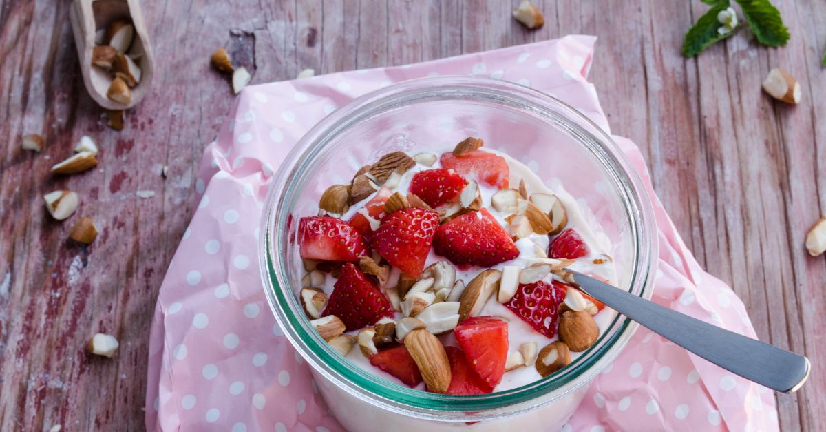 Vanillequark mit Erdbeeren Rezept | EAT SMARTER