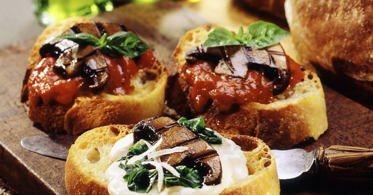 Verschiedene Crostini Rezept | EAT SMARTER Verschiedene Crostini Rezept | EAT SMARTER