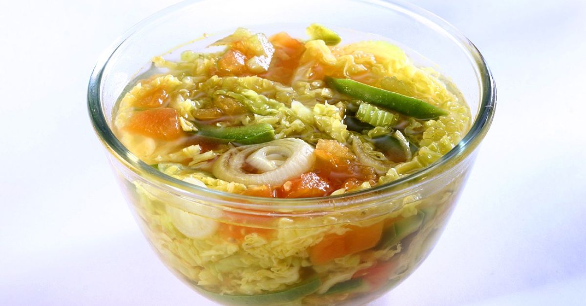 Wirsingsuppe mit gerösteten Kürbiskernen