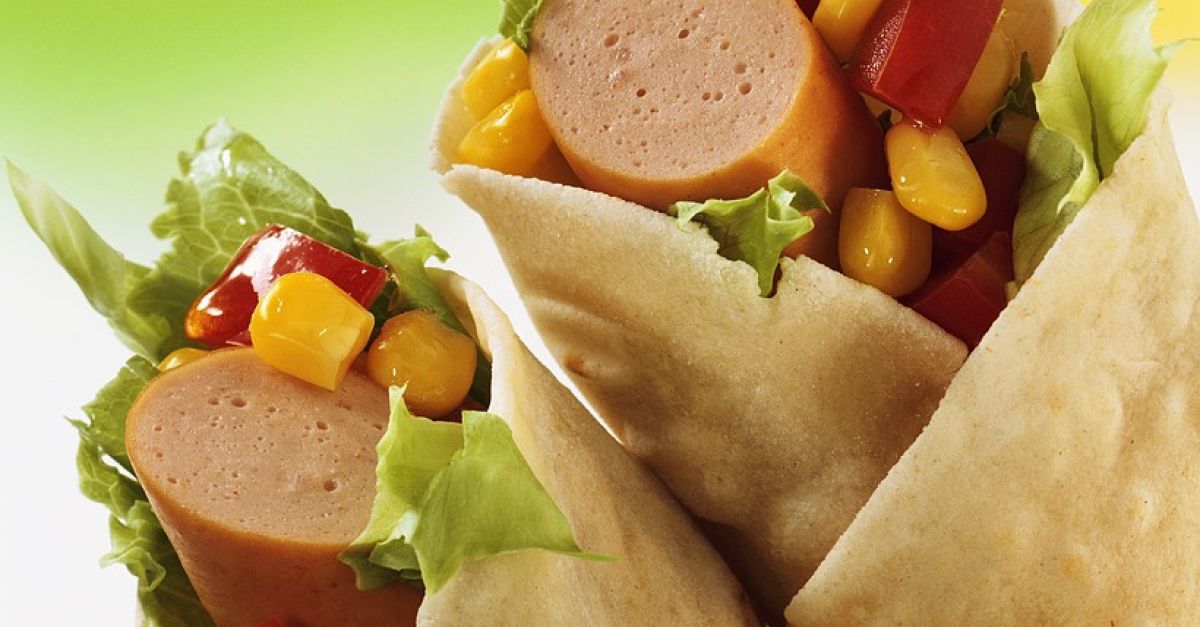 Wraps gefüllt mit Würstchen und Gemüse Rezept | EAT SMARTER Wraps gefüllt mit Würstchen und Gemüse Rezept | EAT SMARTER