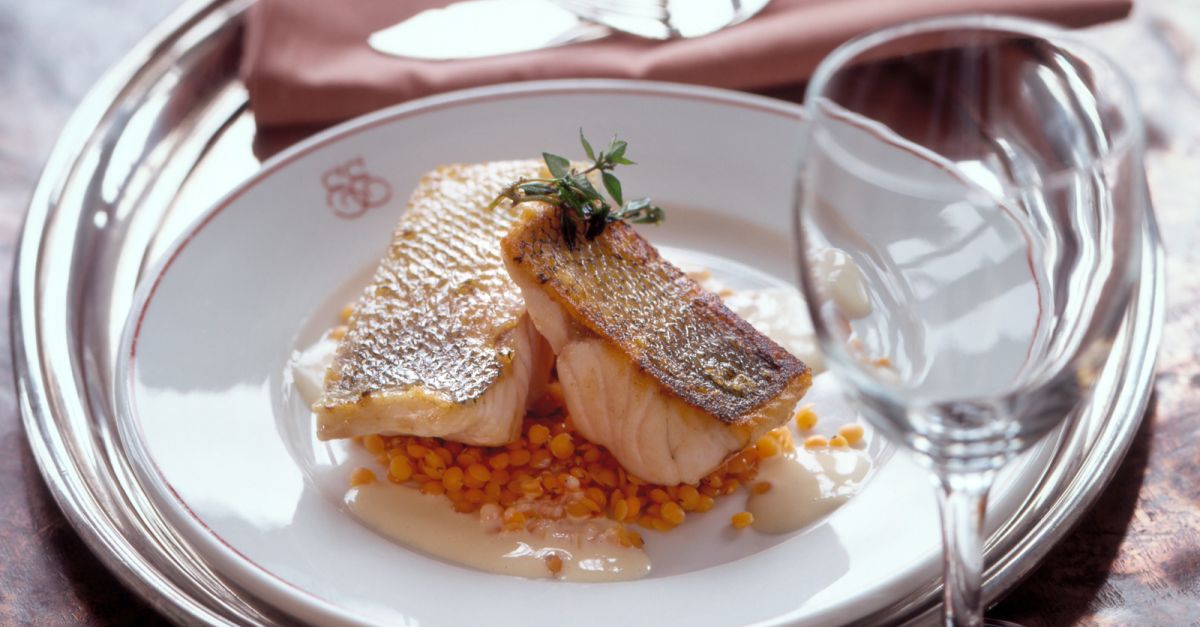 Zander auf der Haut gebraten mit roten Linsen Rezept | EAT SMARTER