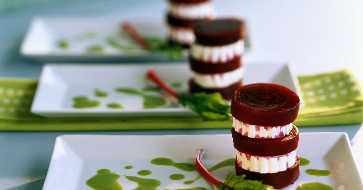 Ziegenkäse-Türmchen mit Roter Bete Rezept | EAT SMARTER