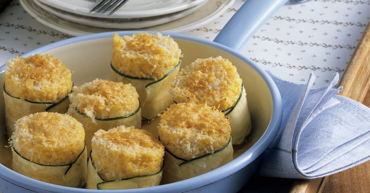 ZucchiniPolentaRolle Rezept EAT SMARTER
