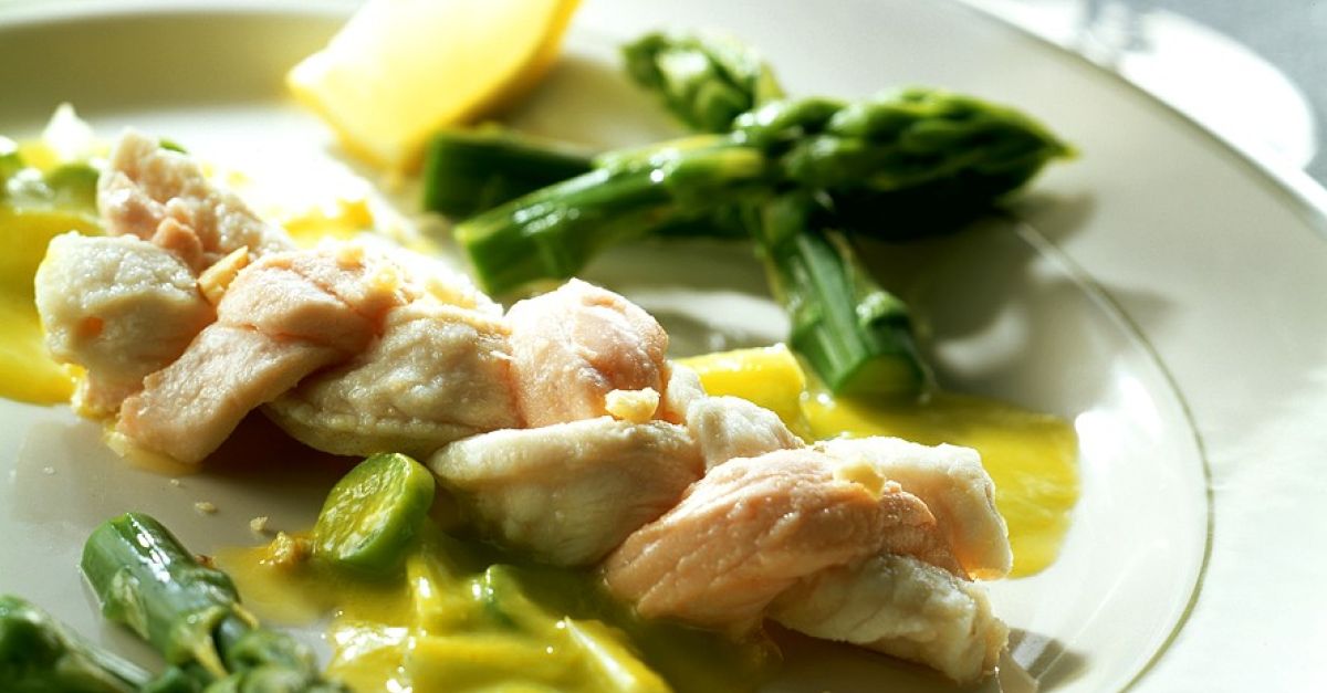 Zweierlei Fisch mit Spargel Rezept EAT SMARTER