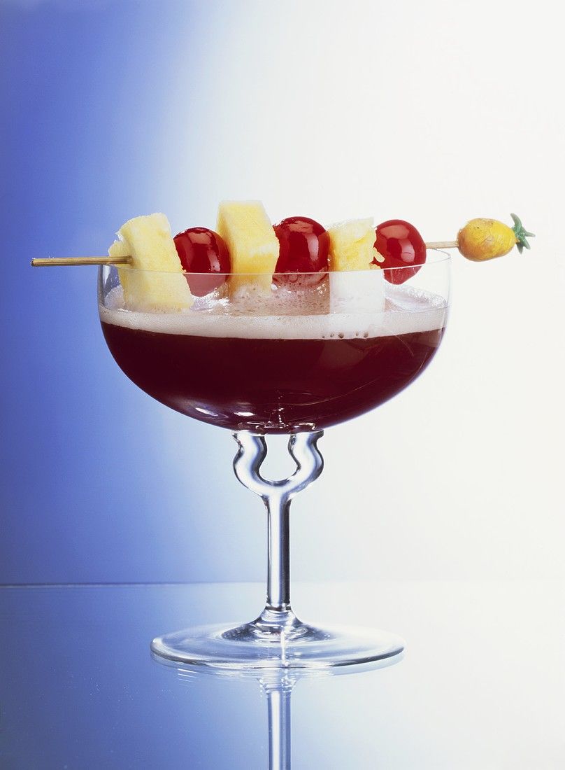 Ananas-Kirsch-Cocktail Rezept | EAT SMARTER