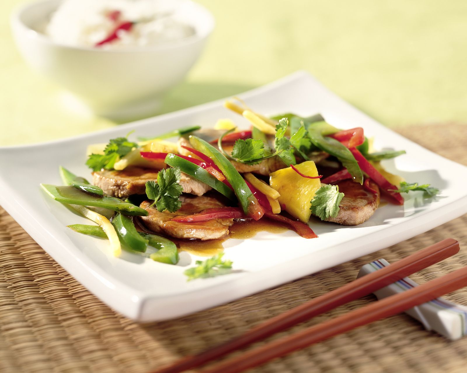 Asia-Pfanne mit Pute und zartem Wokgemüse Rezept | EAT SMARTER