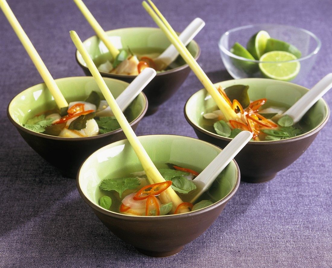 Asiatische Fischsuppe Rezept | EAT SMARTER