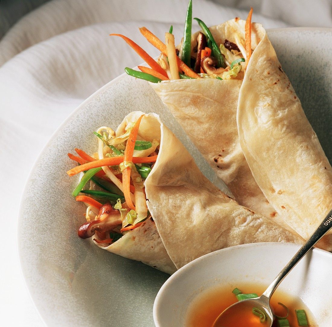 Asiatische Pfannkuchen mit Gemüsefüllung Rezept | EAT SMARTER