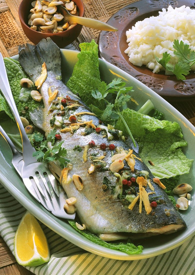 Auf Wirsing gedämpfte Forelle Rezept | EAT SMARTER