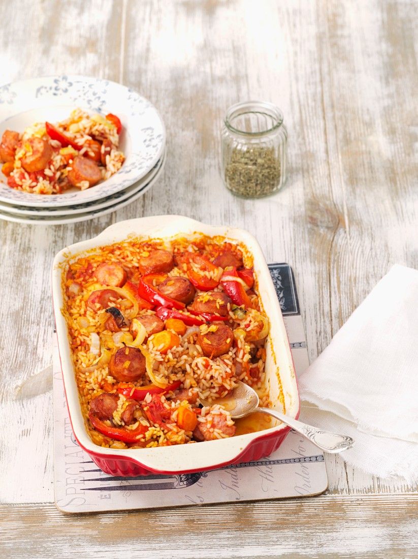 Auflauf mit Würstchen, Möhren und Lauch Rezept | EAT SMARTER