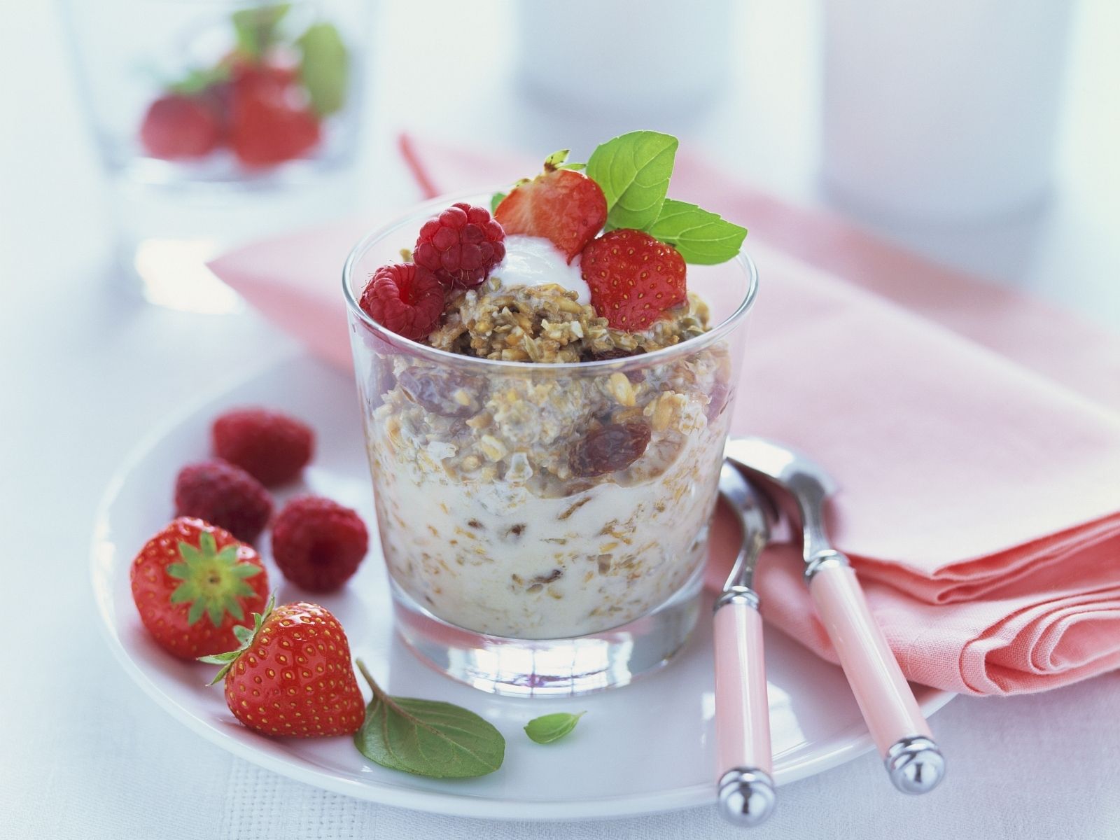 Ayurvedisches Müsli mit Beerenobst Rezept | EAT SMARTER