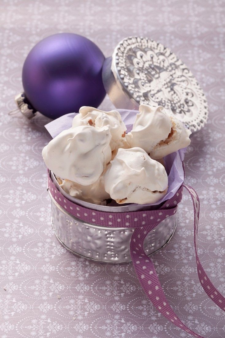 Baiserkekse mit Nüssen und Datteln Rezept | EAT SMARTER