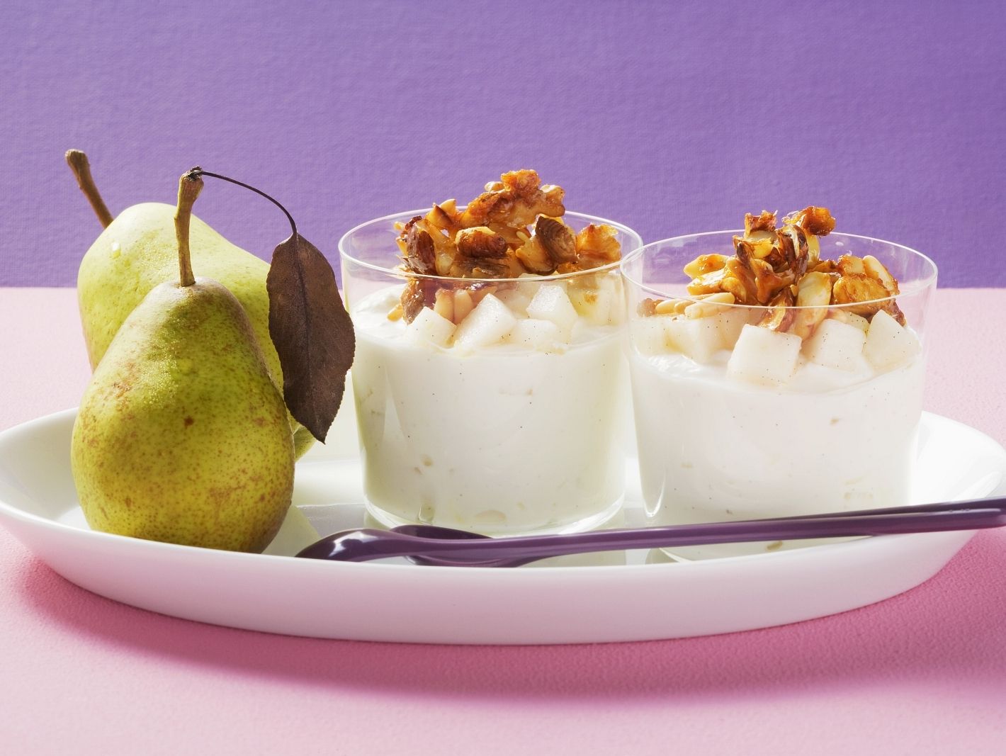 Birnenquark mit Nüssen Rezept | EAT SMARTER