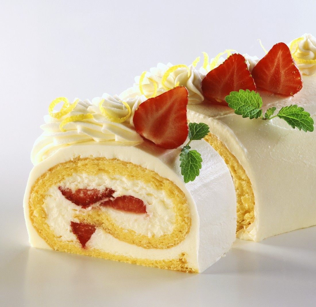 Biskuitrolle mit Zitronencreme