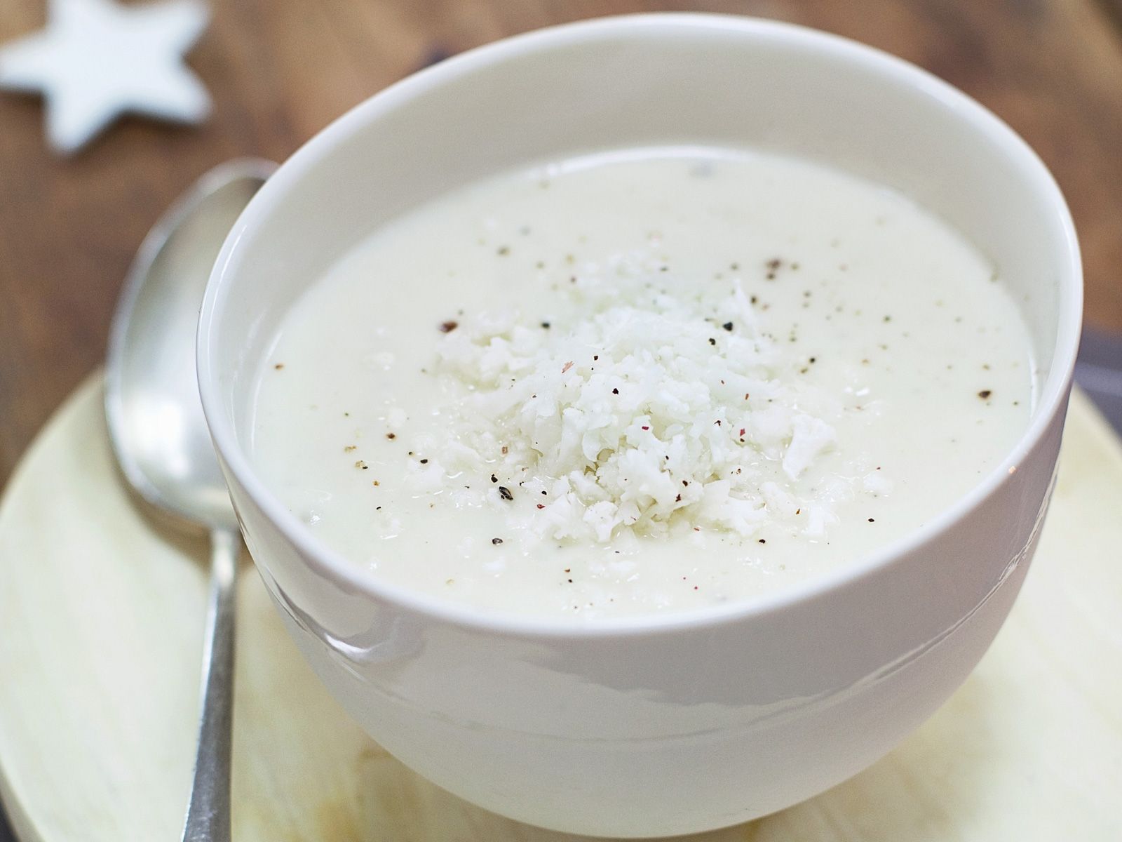Blumenkohl-Mairübchen-Suppe