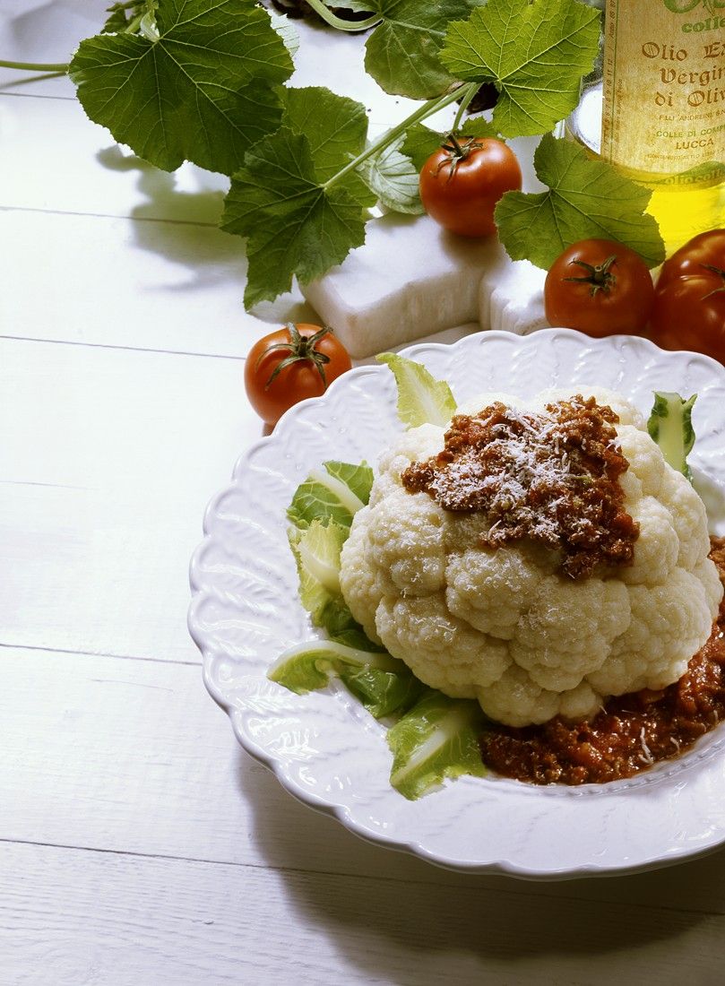 Blumenkohl mit Hackfleischsauce Rezept | EAT SMARTER