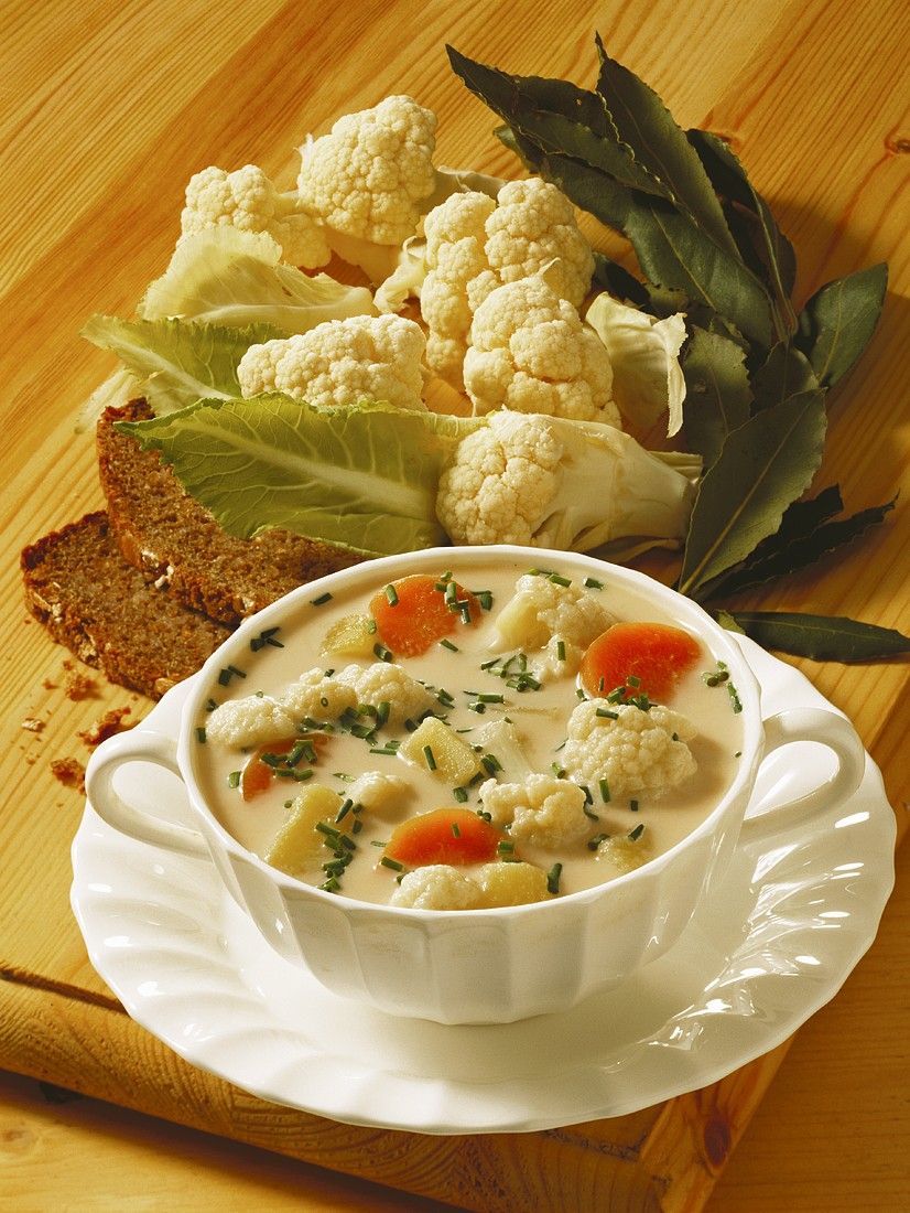 Blumenkohlcremesuppe ohne Kartoffeln Rezept | EAT SMARTER