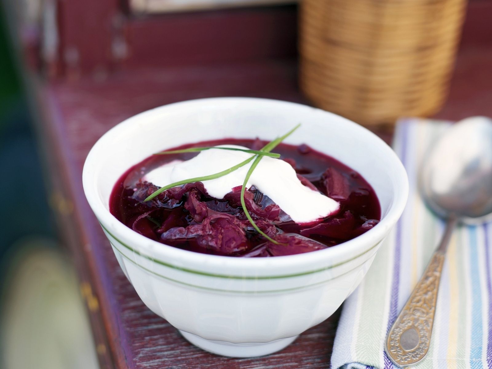 Borschtsch mit Schmand: traditionelle Küche Rezept | EAT SMARTER Borschtsch mit Schmand: traditionelle Küche Rezept | EAT SMARTER