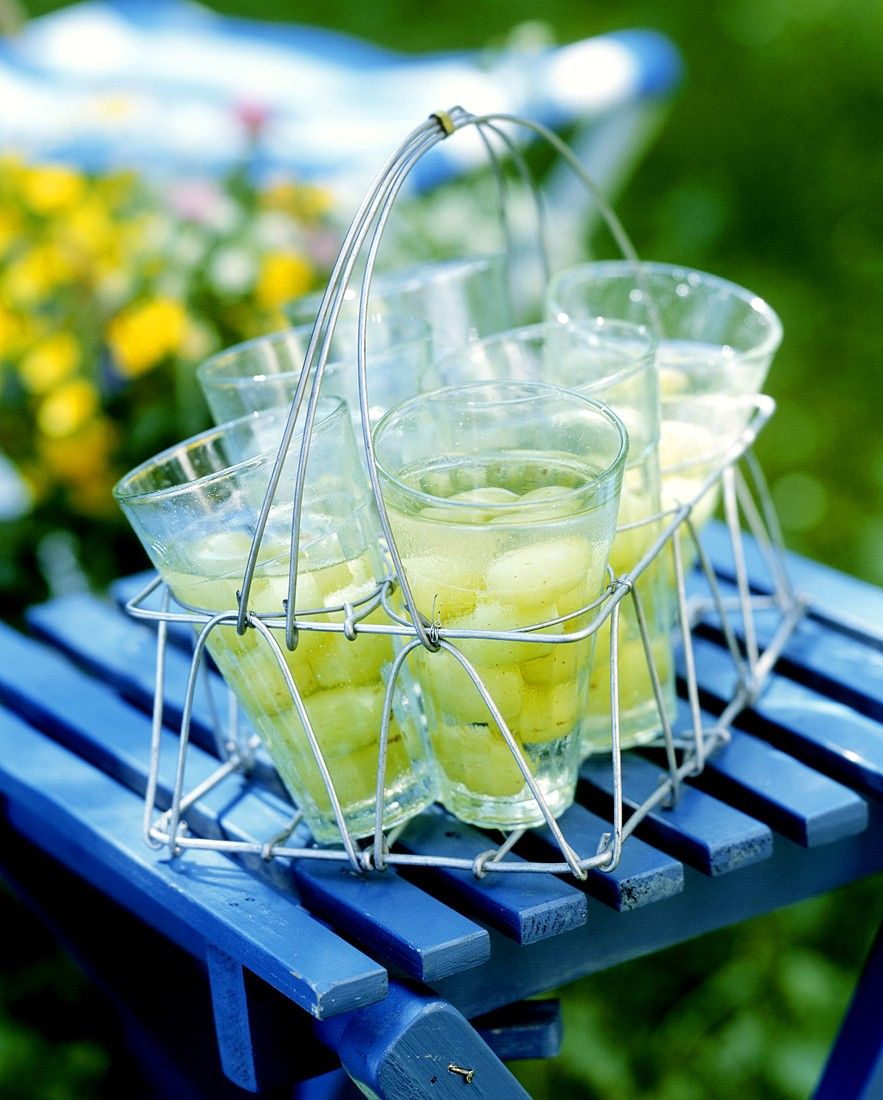 Bowle mit Weintrauben